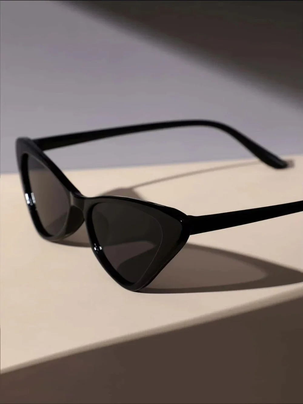 Women's Black Cat-Eye Sunglasses - Fashionable Shades